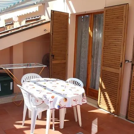 Bilo Andrea Con Terrazza Vicino Al Mare マルチェッリ