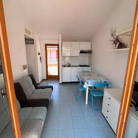 Bilo Andrea Con Terrazza Vicino Al Mare マルチェッリ